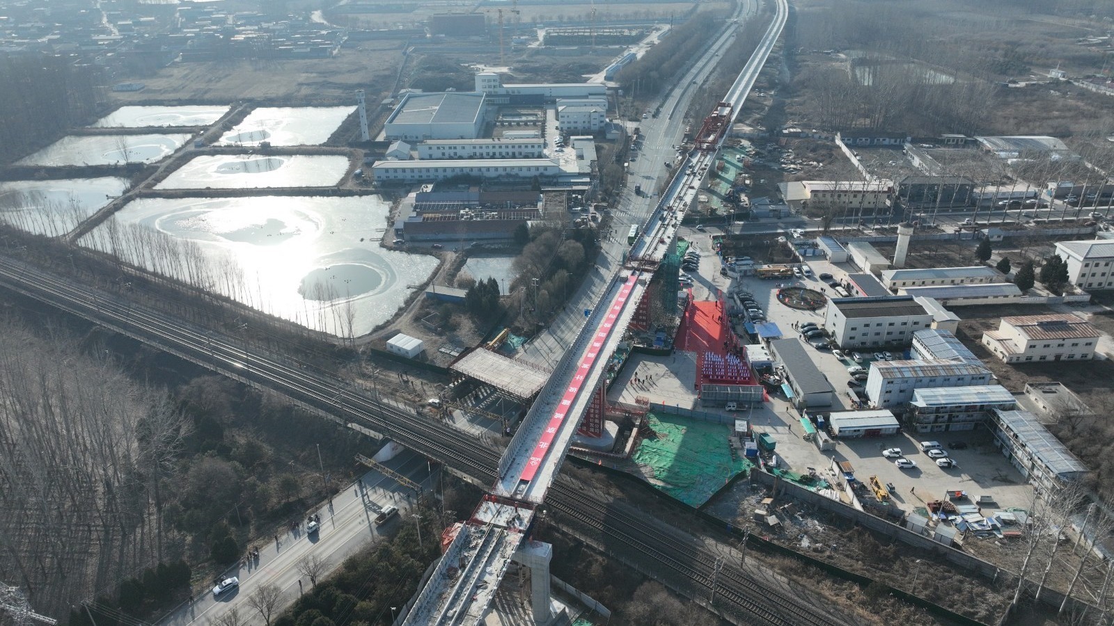 北京地铁22号线(平谷线)上跨大秦铁路桥 6000余吨桥梁成功转体 北京地铁22号线(平谷线)上跨大秦铁路桥 6000余吨桥梁成功转体