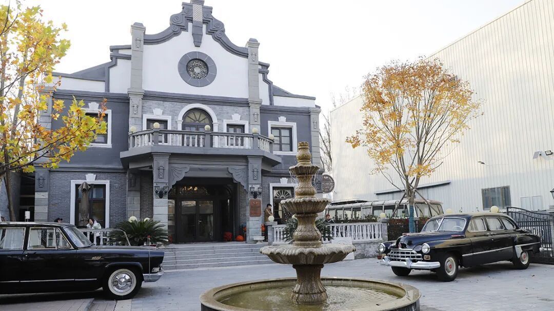 老爷车+留声机+……一家怀旧风咖啡馆~ 老爷车+留声机+……一家怀旧风咖啡馆~