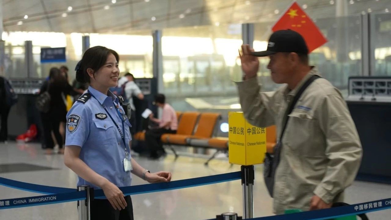 欢迎回家!北京边检总站保障首架自伊朗撤离中国公民临时航班顺畅通关 欢迎回家!北京边检总站保障首架自伊朗撤离中国公民临时航班顺畅通关