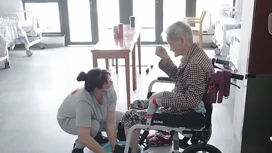 科技绘就“银发幸福”图景 原来养老生活这么有“智慧”! 科技绘就“银发幸福”图景 原来养老生活这么有“智慧”!