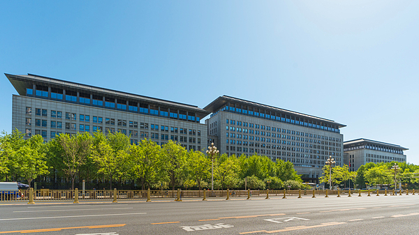 商务部新闻发言人就法国“反超快时尚”法有关问题答记者问 商务部新闻发言人就法国“反超快时尚”法有关问题答记者问