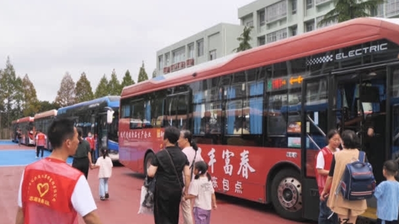 扬州：定制公交亲子线 方便学生上下学