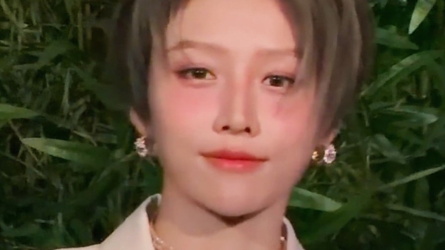 刘雨昕纯白西装亮相迪奥高珠晚宴 刘雨昕纯白西装亮相迪奥高珠晚宴