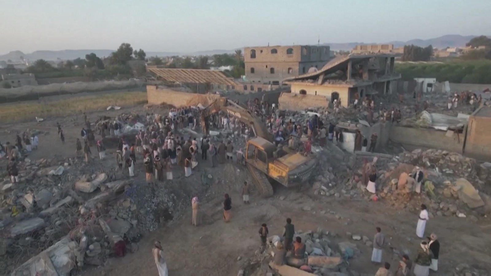 也门再遭空袭 美官员否认航母遇袭 也门再遭空袭 美官员否认航母遇袭