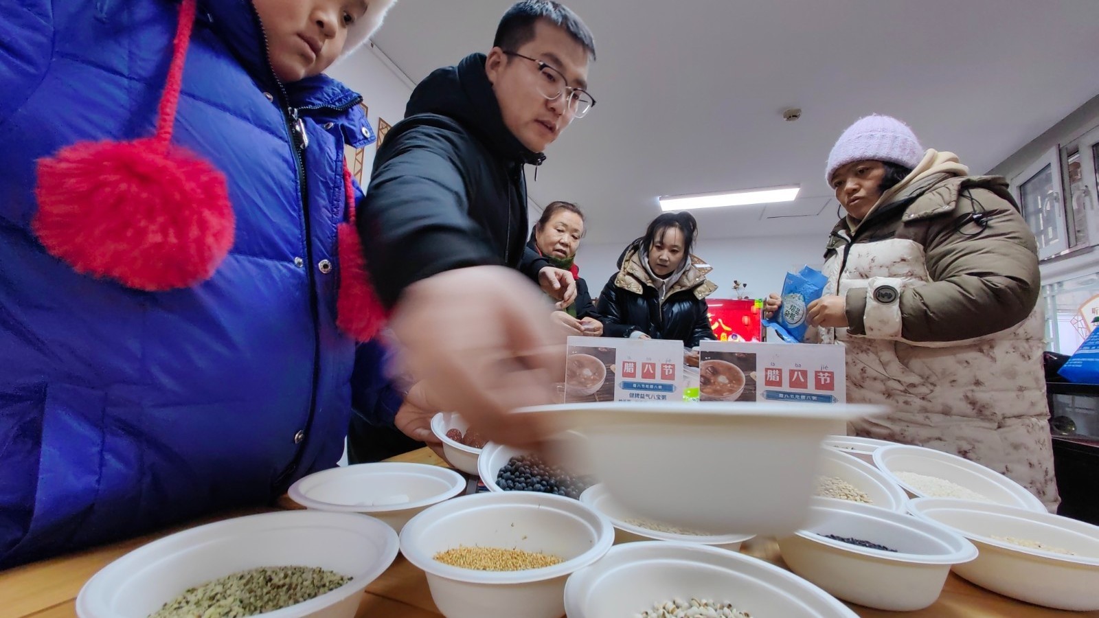 腊八寻民俗 粥香伴福来——模式口村社区开展腊八主题活动