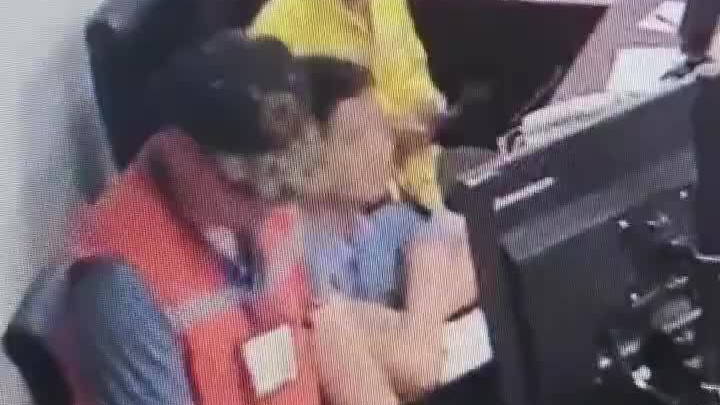 为他的果断处置点赞!地震一刻值班员果断拦停列车 为他的果断处置点赞!地震一刻值班员果断拦停列车