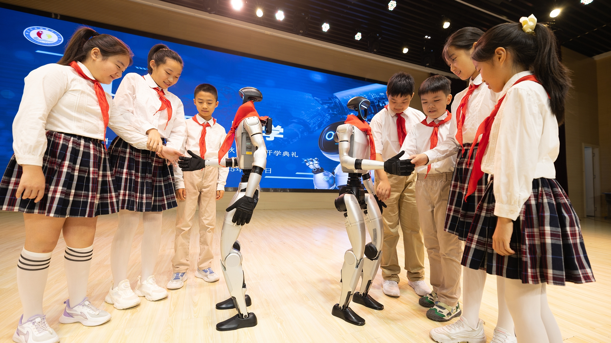 人工智能走进中小学 怎么教？怎么学？_北京时间