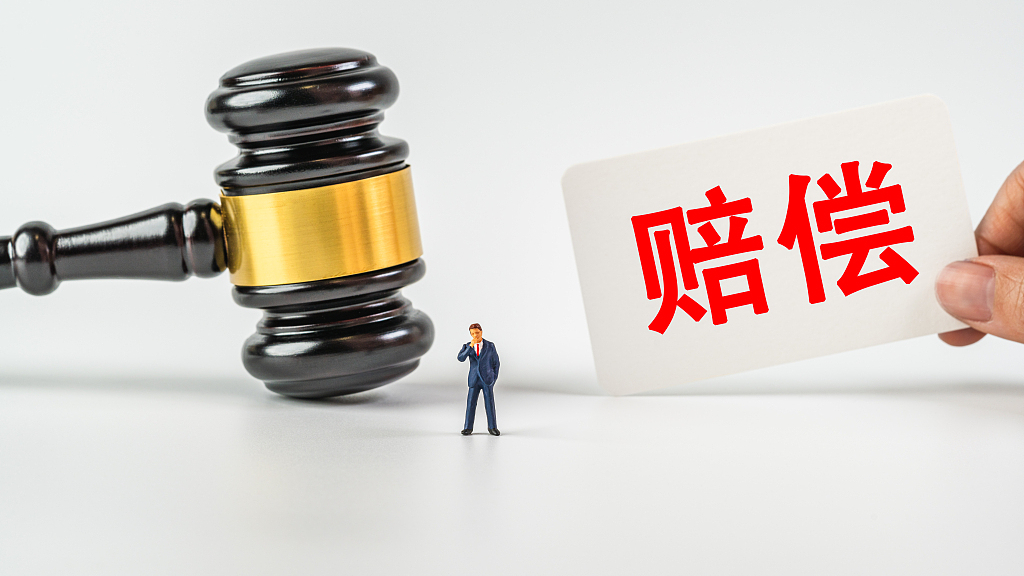 “火锅小便门”判赔220万：家长没教的，法律会管