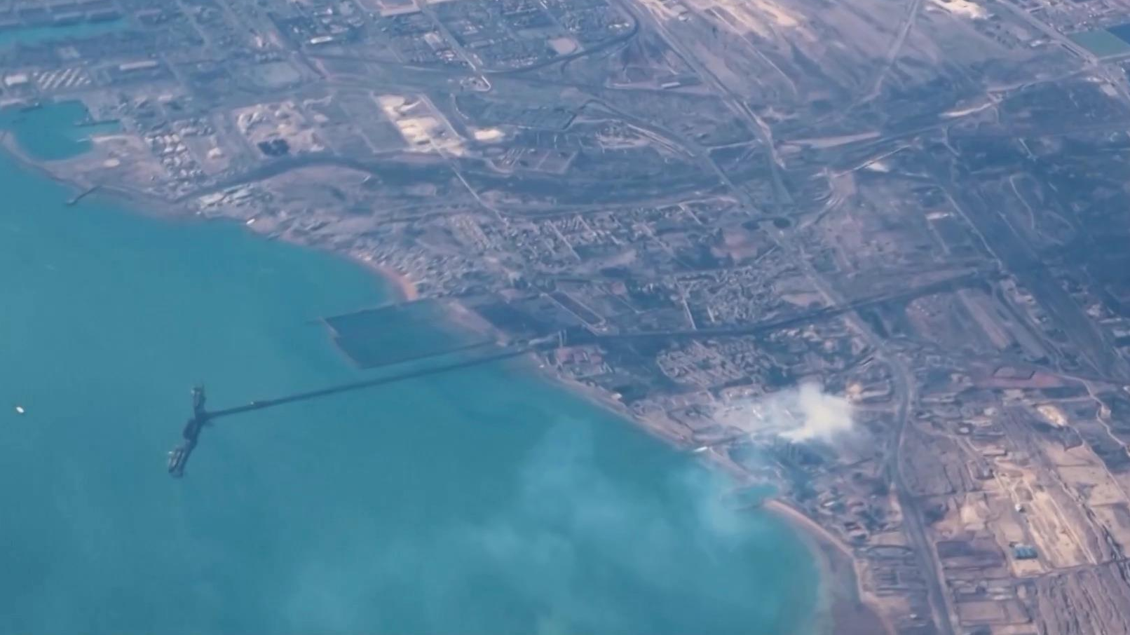 美军实施封锁以来首艘油轮通过霍尔木兹海峡 美军实施封锁以来首艘油轮通过霍尔木兹海峡