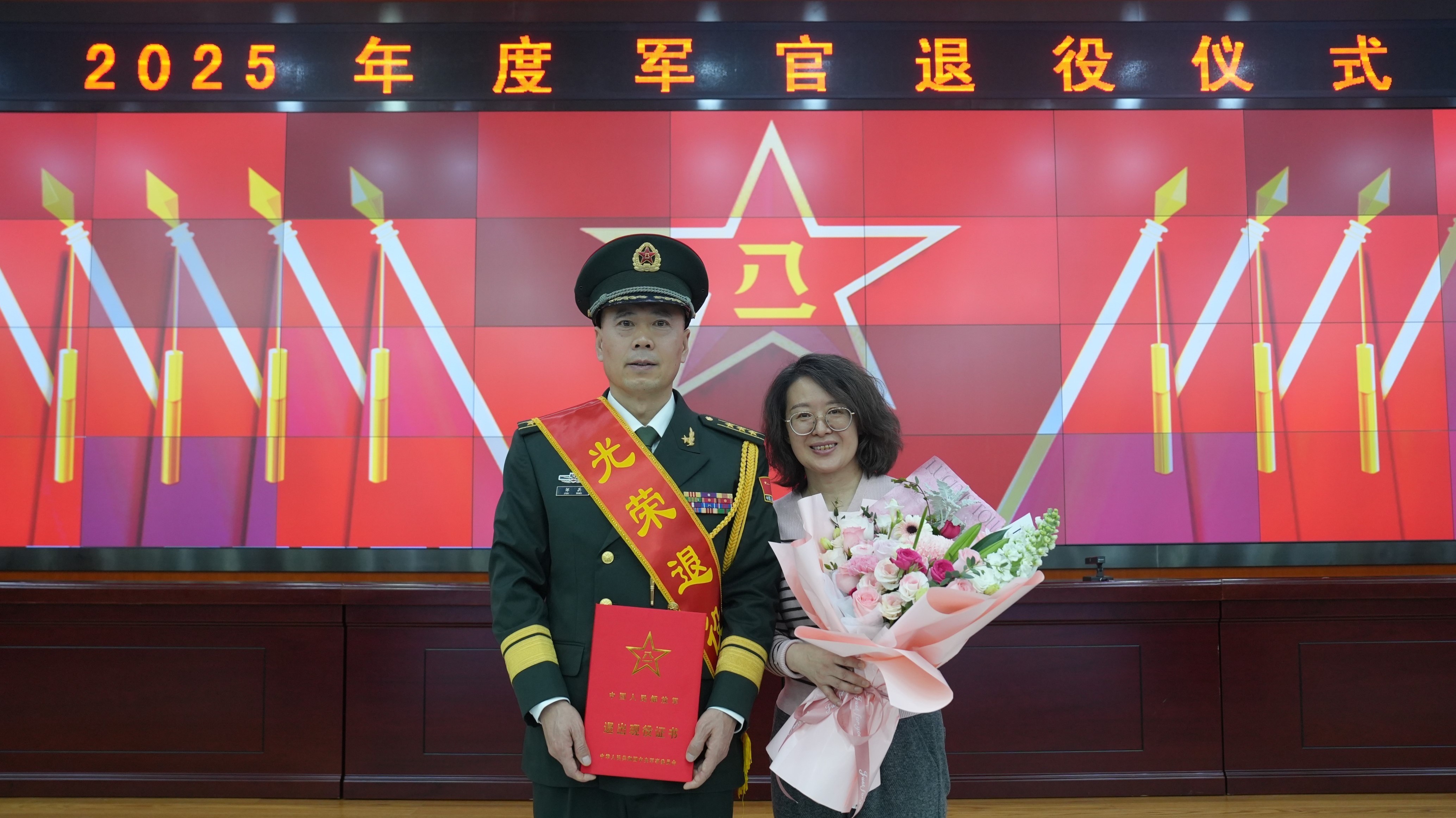 卸甲荣光!新疆军区某旅举行军官退役仪式 卸甲荣光!新疆军区某旅举行军官退役仪式