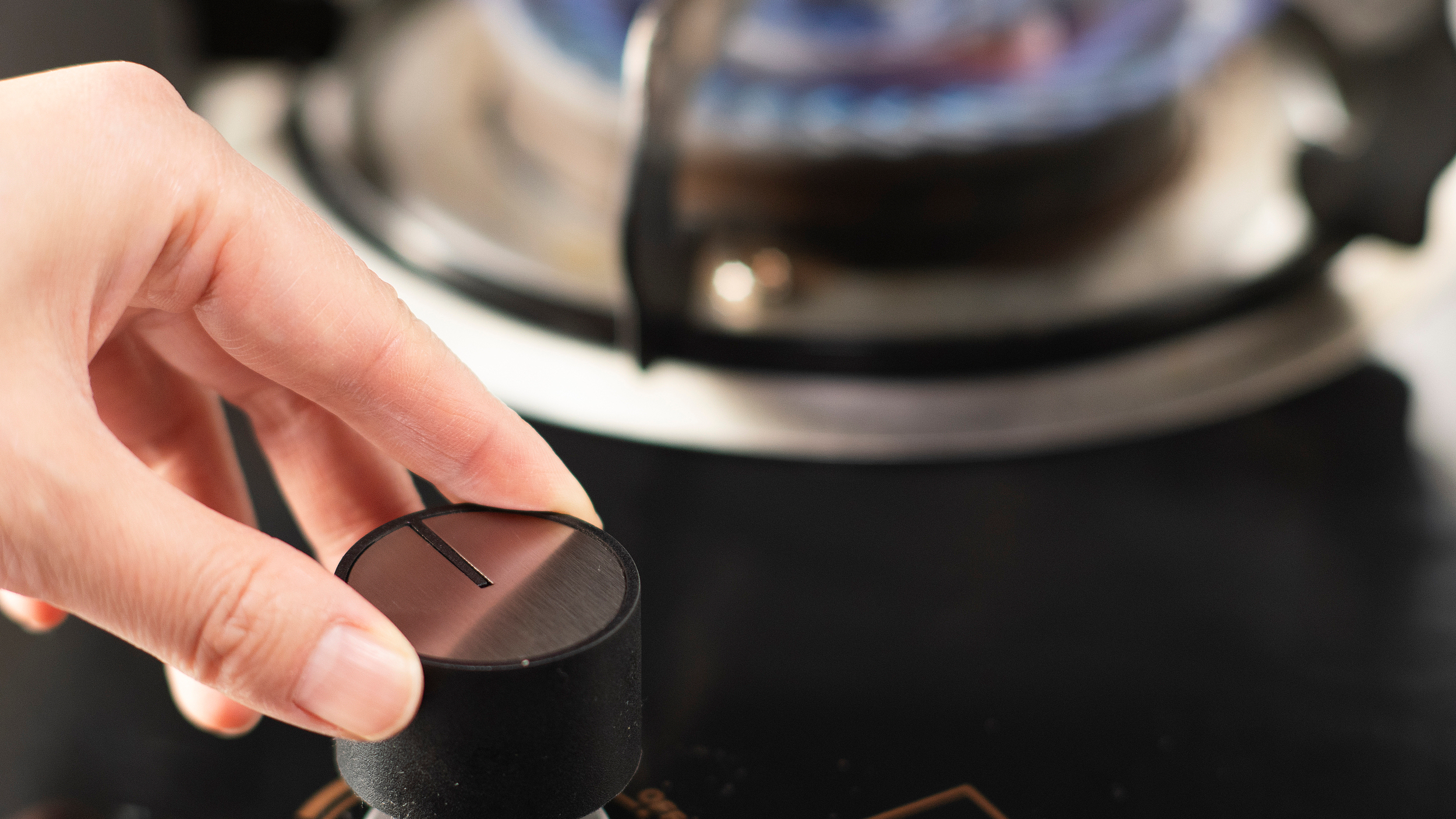 发生燃气泄漏，快开抽油烟机？