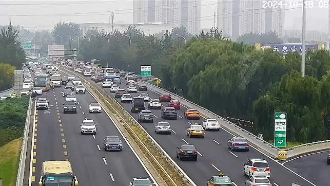 天气转凉,自驾出行增多,预计下周交通压力较本周可能略有加大 天气转凉,自驾出行增多,预计下周交通压力较本周可能略有加大