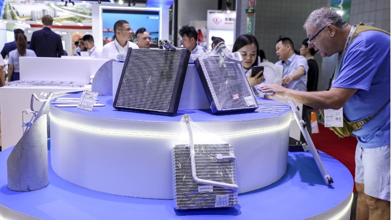 上半年新设外商投资企业数同比增长14.2%,吸引外资规模近5000亿元 上半年新设外商投资企业数同比增长14.2%,吸引外资规模近5000亿元