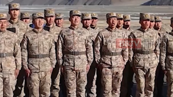清明前夕,官兵们在海拔最高的烈士陵园唱响《祖国不会忘记》 清明前夕,官兵们在海拔最高的烈士陵园唱响《祖国不会忘记》