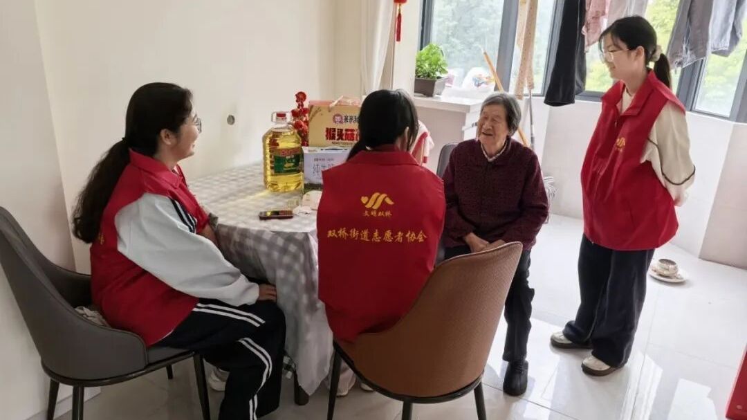 双桥街道武塘社区：青春志愿进社区双节服务不断档