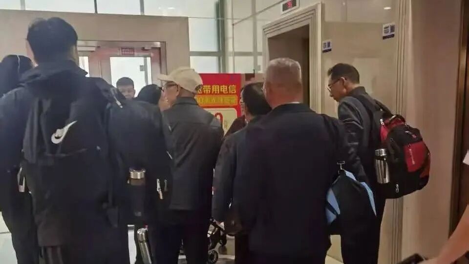 电梯排长队,凌晨被吵醒…...北京一小区成了“民宿集群”? 电梯排长队,凌晨被吵醒…...北京一小区成了“民宿集群”?