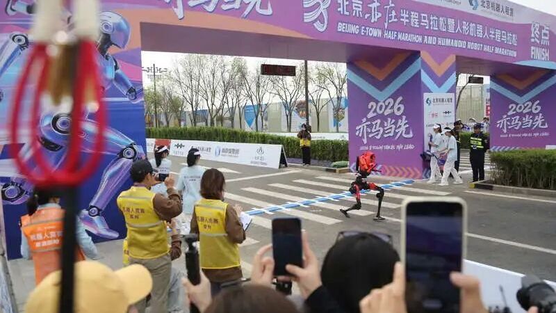 “进化”太快!机器人的“120”也火了…… “进化”太快!机器人的“120”也火了……