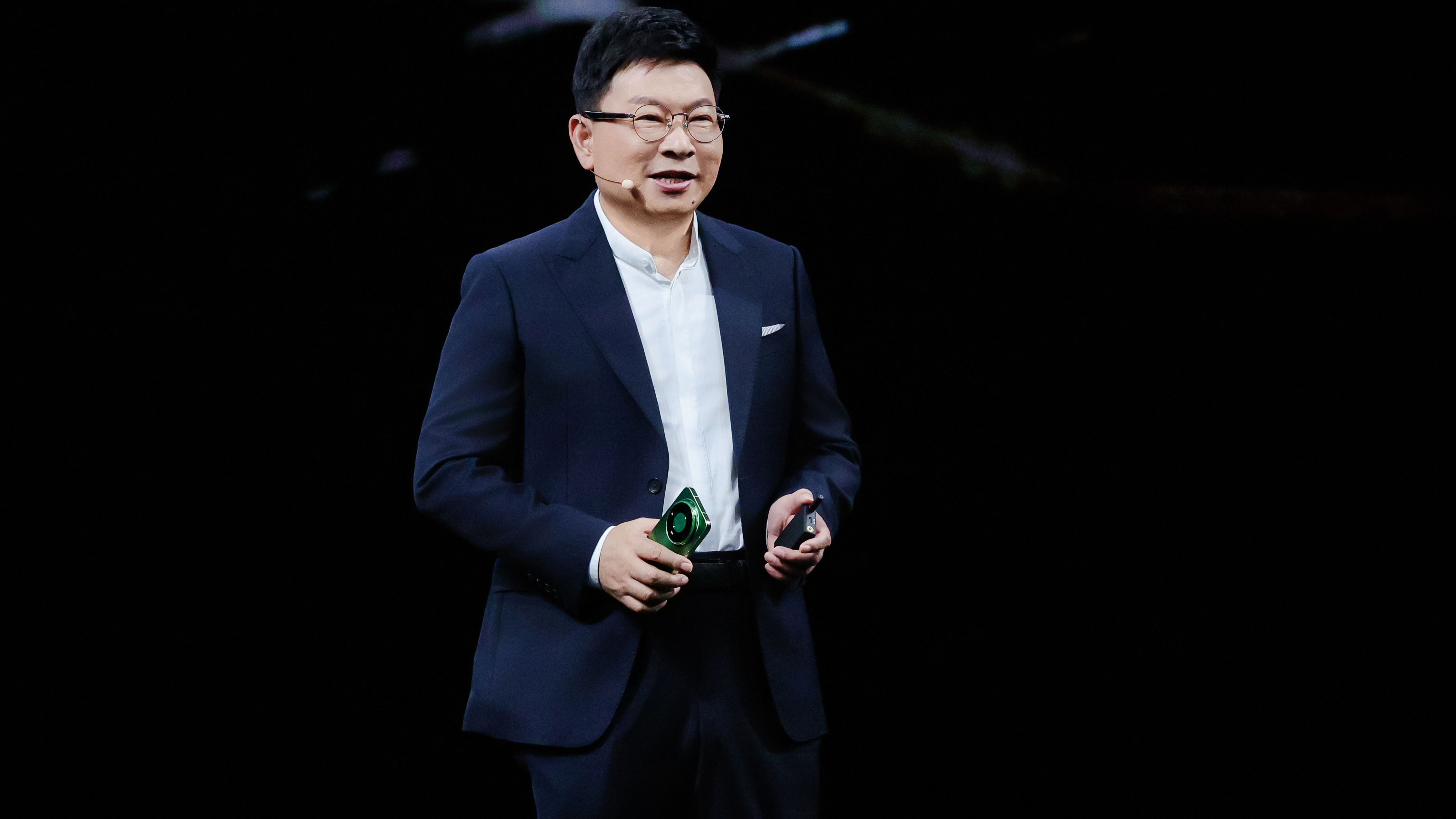 华为Mate90系列及全场景新品10月1日发布:端侧AI与全场景协同成为终端竞争焦点 华为Mate90系列及全场景新品10月1日发布:端侧AI与全场景协同成为终端竞争焦点