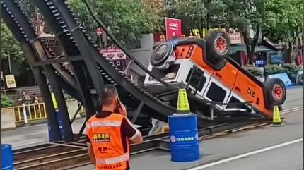 北汽声明:“翻车与我集团无关” 北汽声明:“翻车与我集团无关”