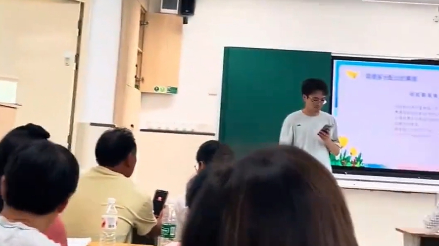 班主任退群家长集体不干了,老师直言退群只是形式负担一点没少 班主任退群家长集体不干了,老师直言退群只是形式负担一点没少