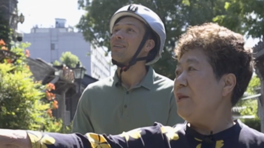 北京阿姨暖心相助外籍小伙寻“花医生”