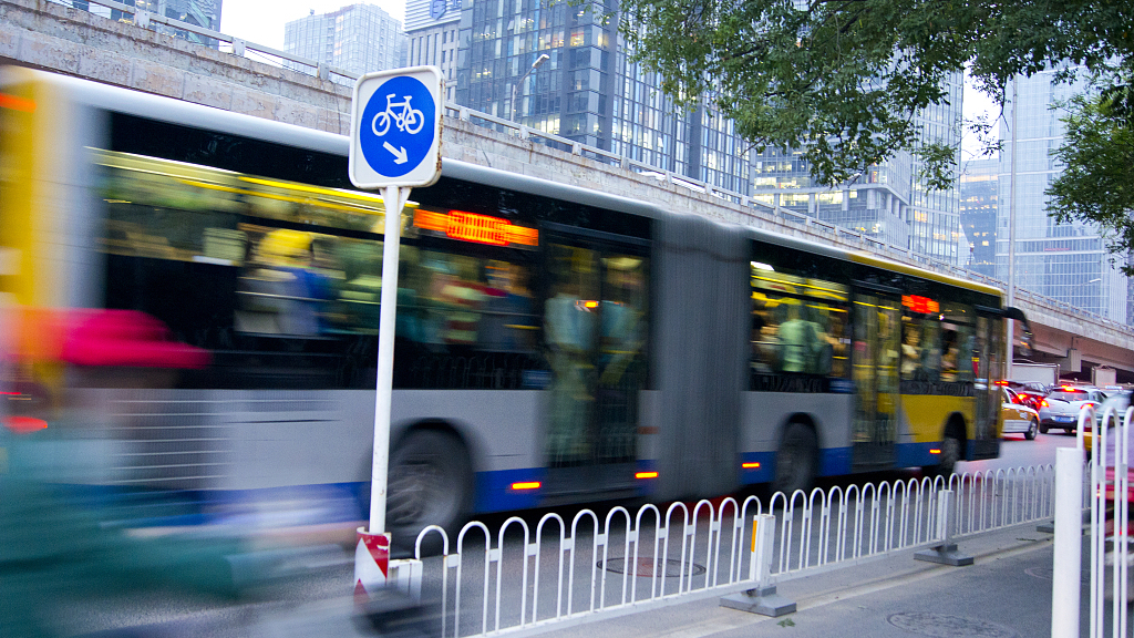 北京交通部门全力应对大风橙色预警,轨道地面线控制列车运行速度 北京交通部门全力应对大风橙色预警,轨道地面线控制列车运行速度