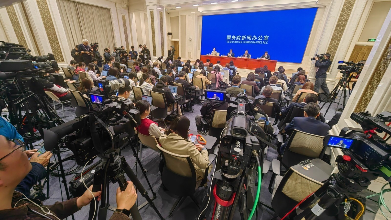 中美贸易冲突下,金融监管总局四大举措托底外贸小微 中美贸易冲突下,金融监管总局四大举措托底外贸小微