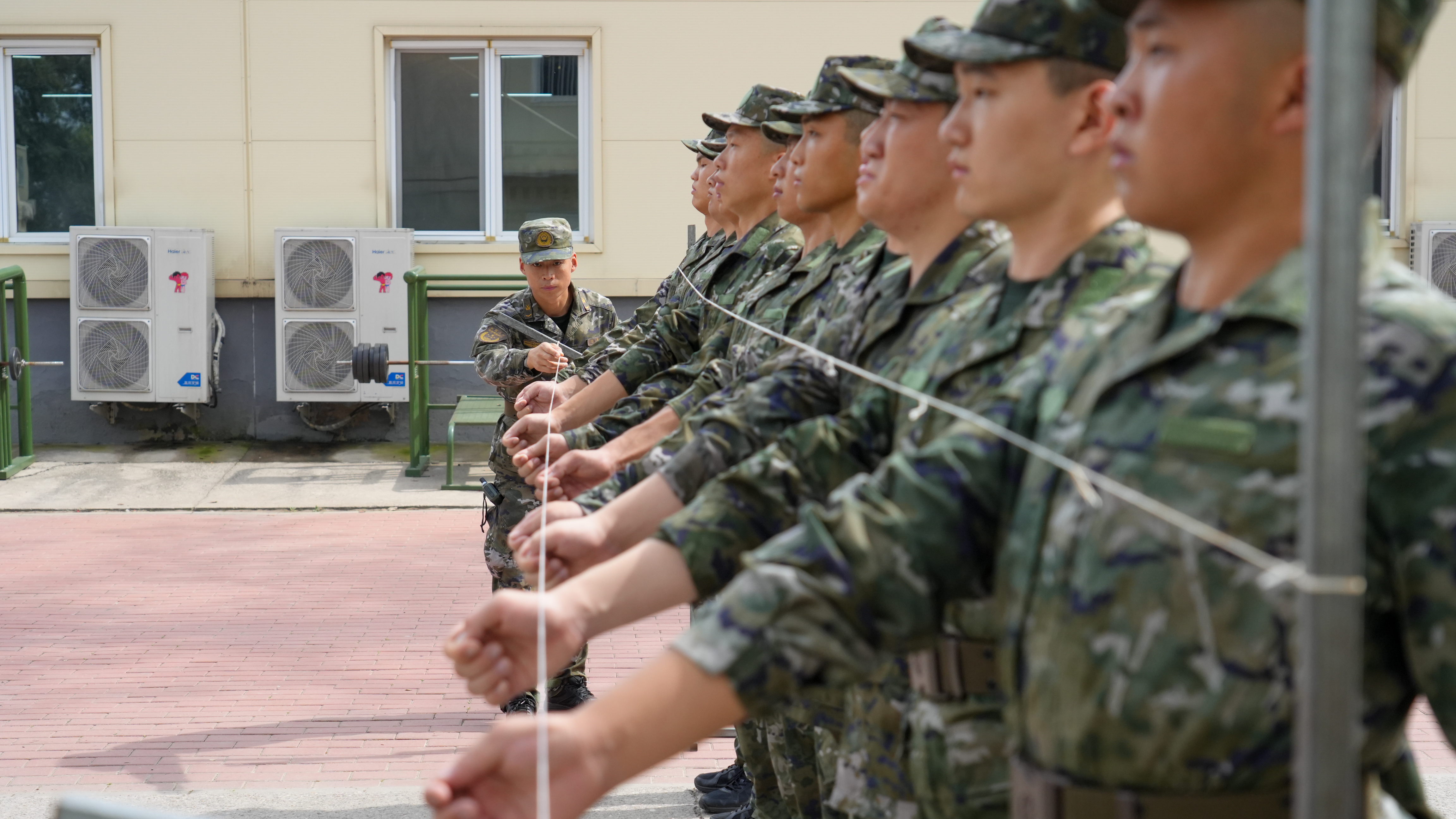 男儿不展凌云志 空负天生八尺躯——写给2025年秋季入伍的新兵们 男儿不展凌云志 空负天生八尺躯——写给2025年秋季入伍的新兵们