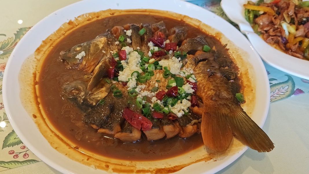 不只烤鸭卤煮!密云水库鱼,京郊秋日的顶鲜滋味 不只烤鸭卤煮!密云水库鱼,京郊秋日的顶鲜滋味