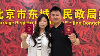 22岁情侣凌晨4点半排队领证 22岁情侣凌晨4点半排队领证
