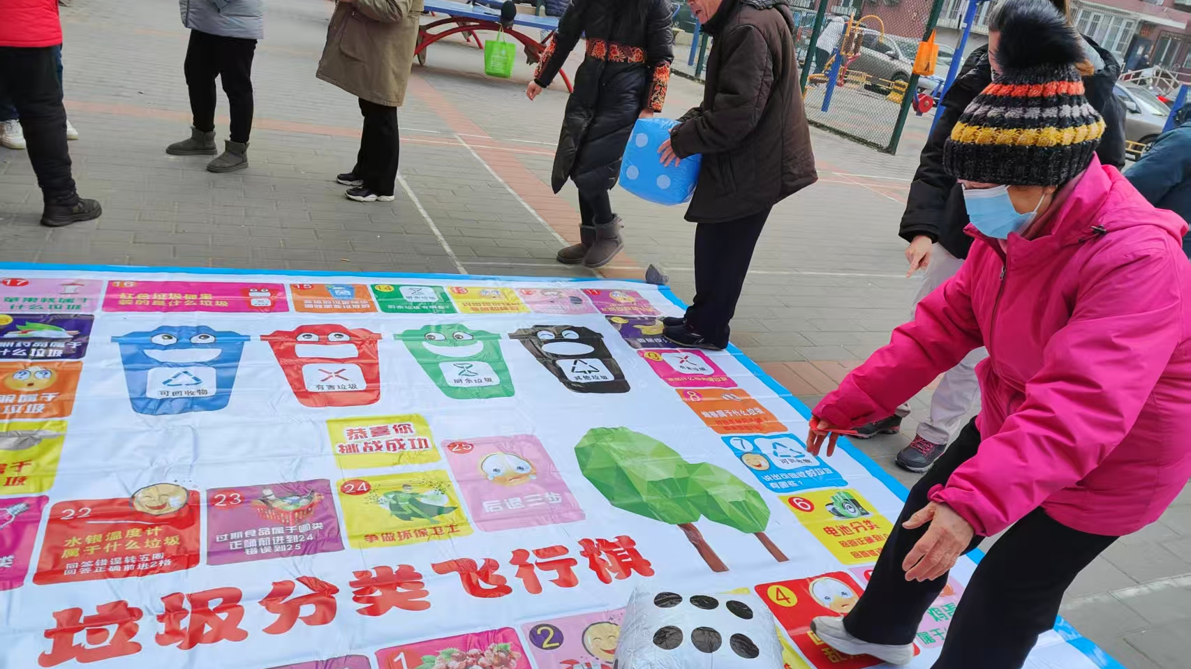 丰台街道开展“绿色同行 寓教于乐”垃圾分类宣传活动