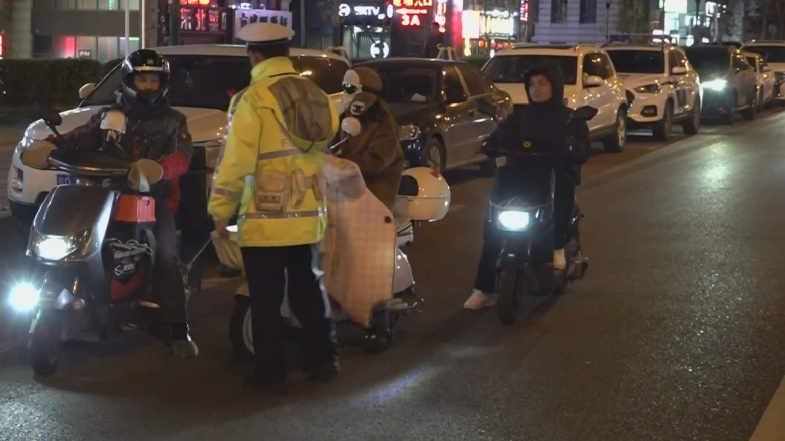 “醉骑”连摔6次 害人害己