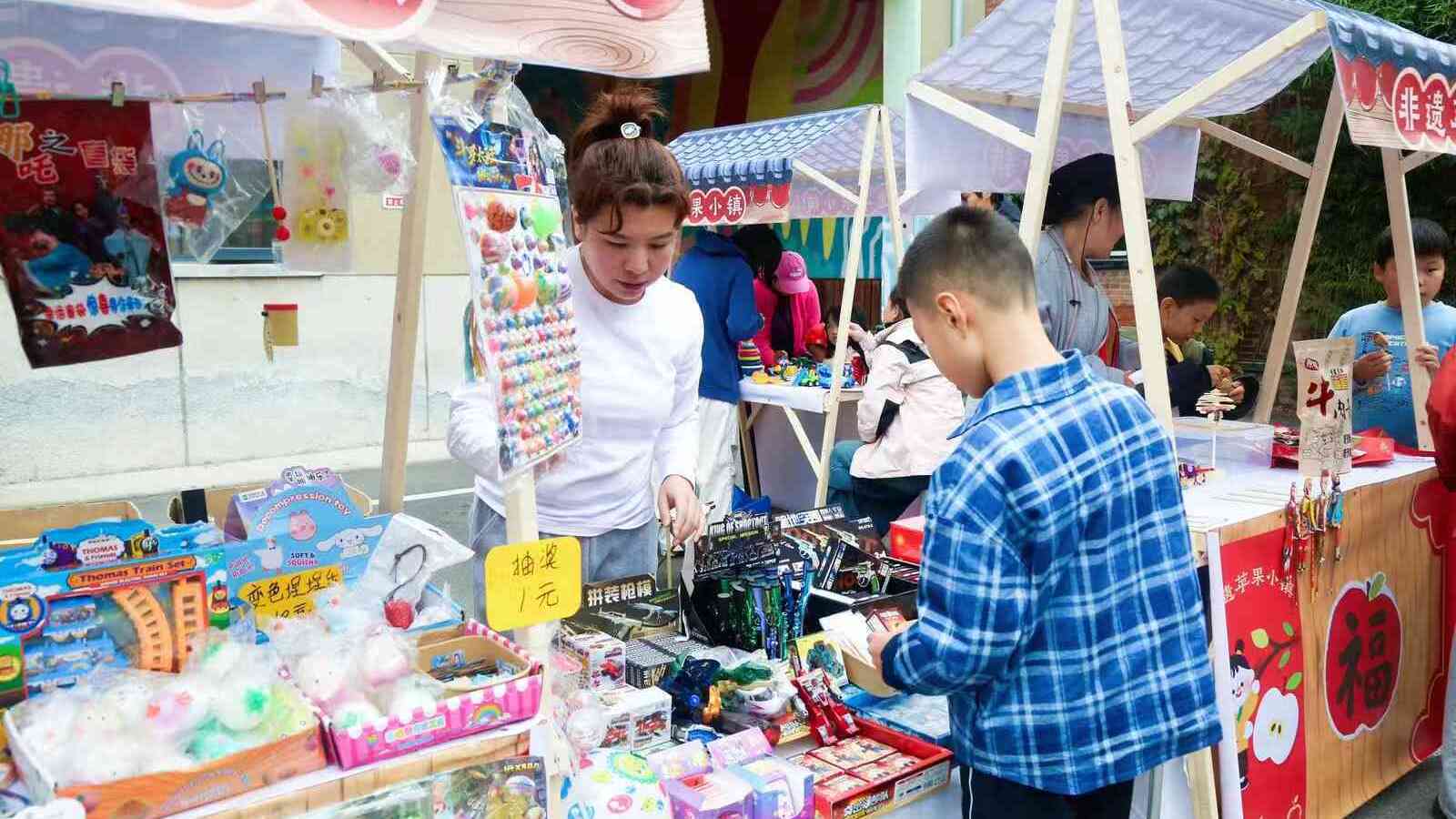 崔村镇非遗月活动启幕,亲子同乐体验“宋韵国风” 崔村镇非遗月活动启幕,亲子同乐体验“宋韵国风”