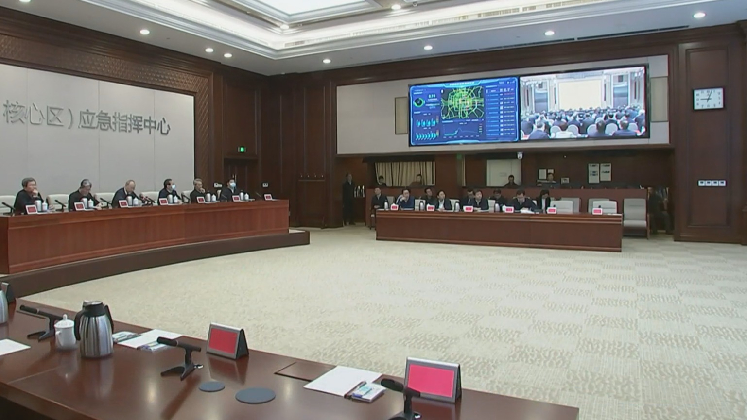 尹力强调 确保城市运行安全有序 让市民游客尽享平安欢乐祥和假期