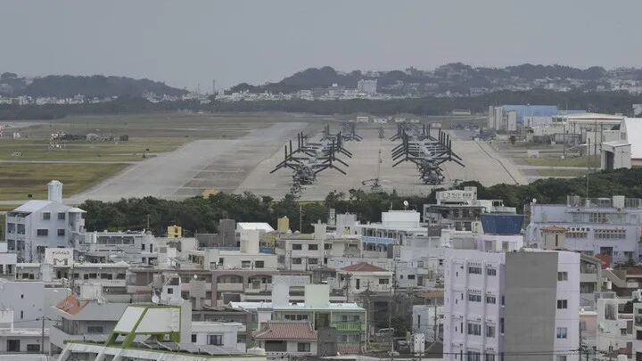 同一天，两架军机迫降日本