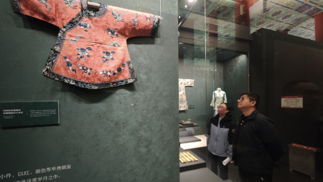 “色丝绣艳——花间禽语织绣艺术展”在颐和园开幕