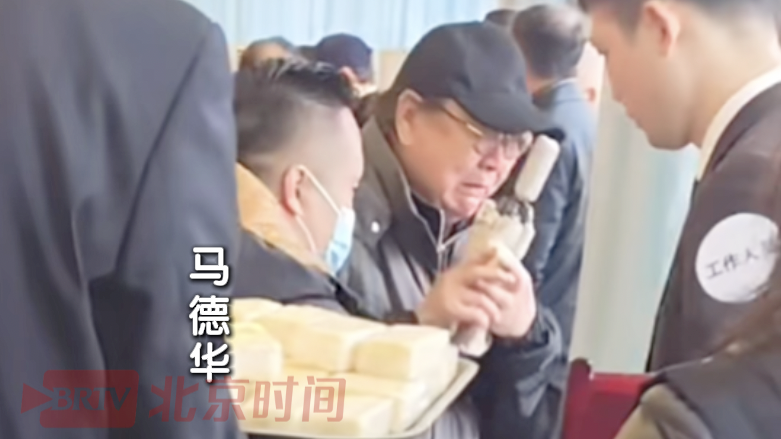 陈丽华遗体告别仪式今日举行,六小龄童、马德华、史国良到场送别 陈丽华遗体告别仪式今日举行,六小龄童、马德华、史国良到场送别