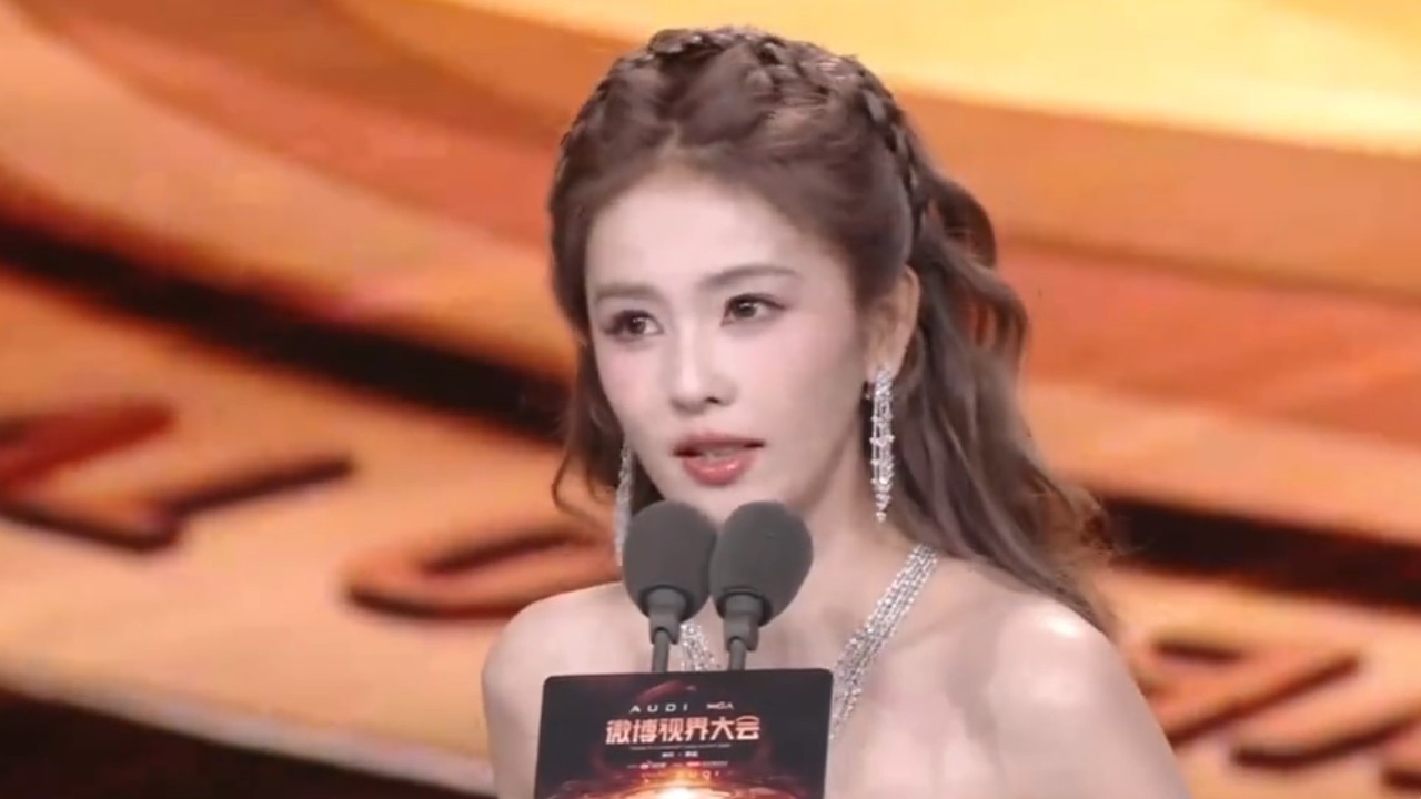 微博视界大会白鹿被que说方言，无视公主打扮，0帧起手天南地北说起来