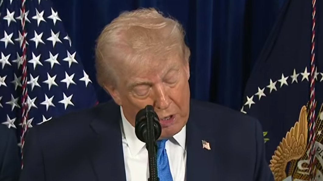 特朗普说:美军突袭“加拉加斯市中心一座戒备森严的军事堡垒”抓走马杜罗 特朗普说:美军突袭“加拉加斯市中心一座戒备森严的军事堡垒”抓走马杜罗