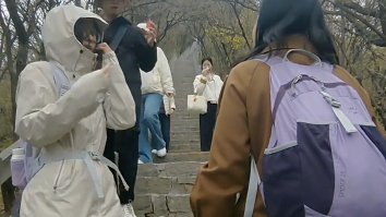 一句“光明顶还有多远” 下山游客秒懂成功对接“暗号”