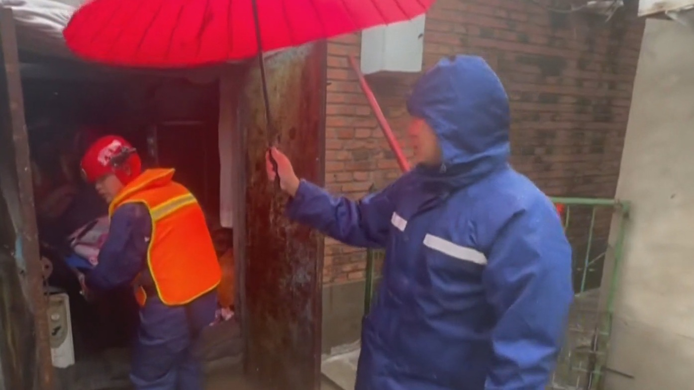 闻汛而动 筑牢防线|通州:暴雨中守护 消防队员处置多起汛情险情 闻汛而动 筑牢防线|通州:暴雨中守护 消防队员处置多起汛情险情