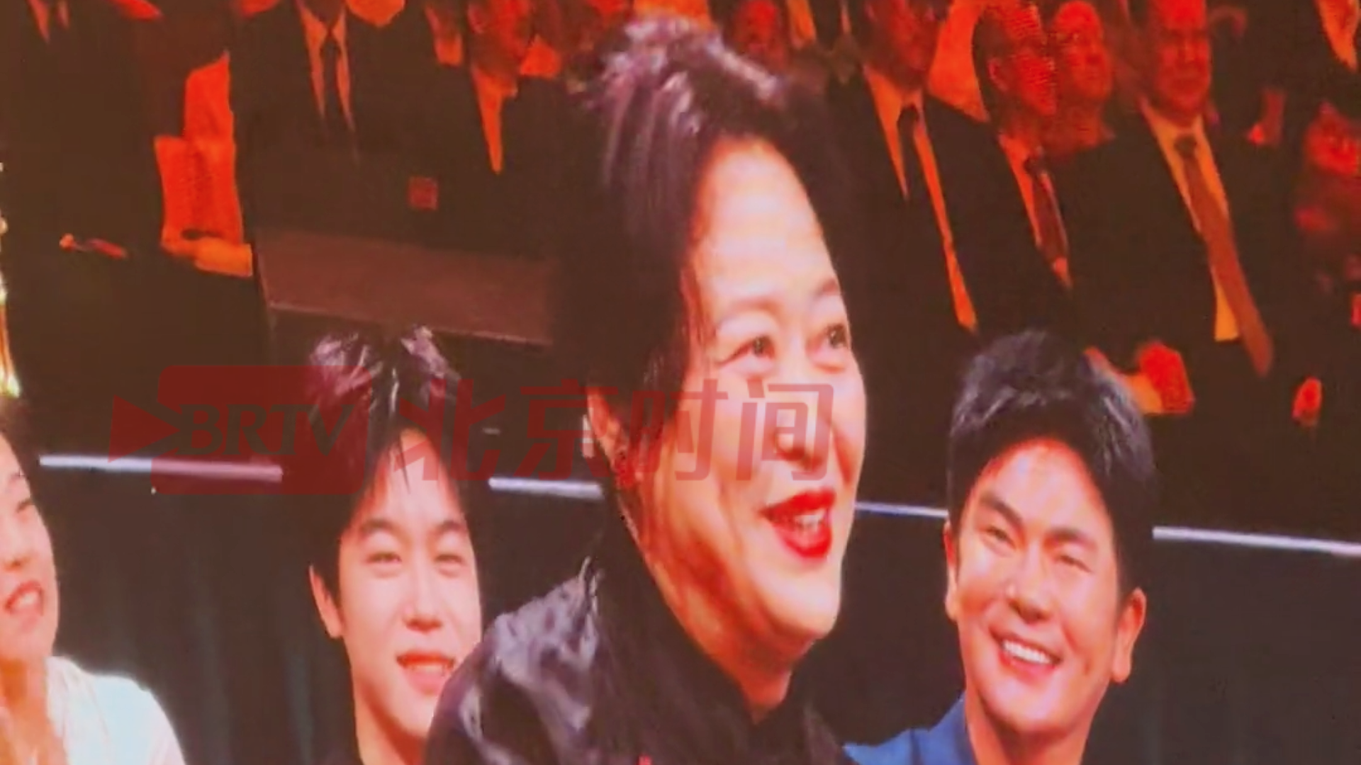 第33届金鹰奖颁奖典礼现场，何炅cue《我的前半生》经典吵架名场面
