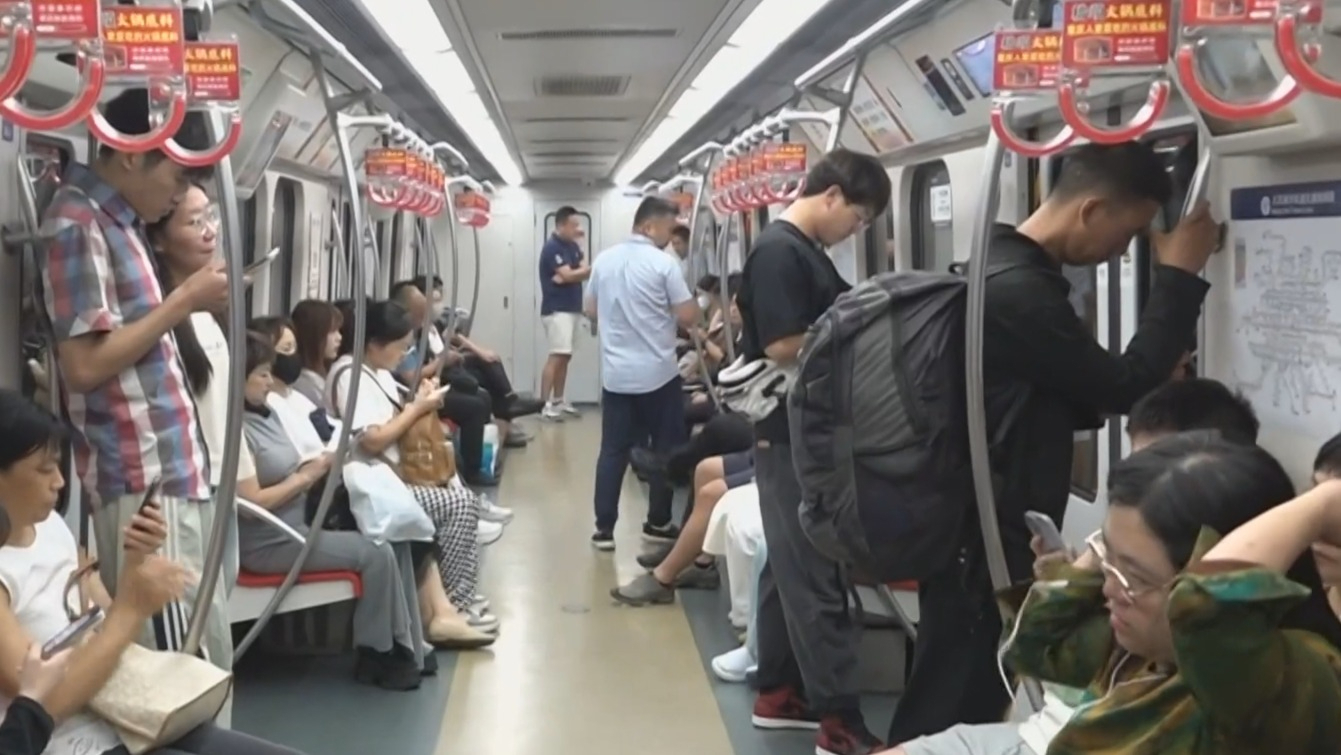 地铁“书香北京”主题列车上线运营