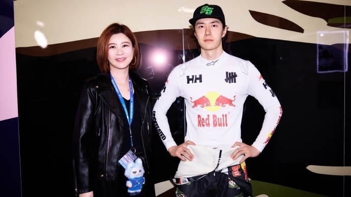 2026中国超级跑车锦标赛上海站收官，王一博驾驶85号赛车征战GT3组别