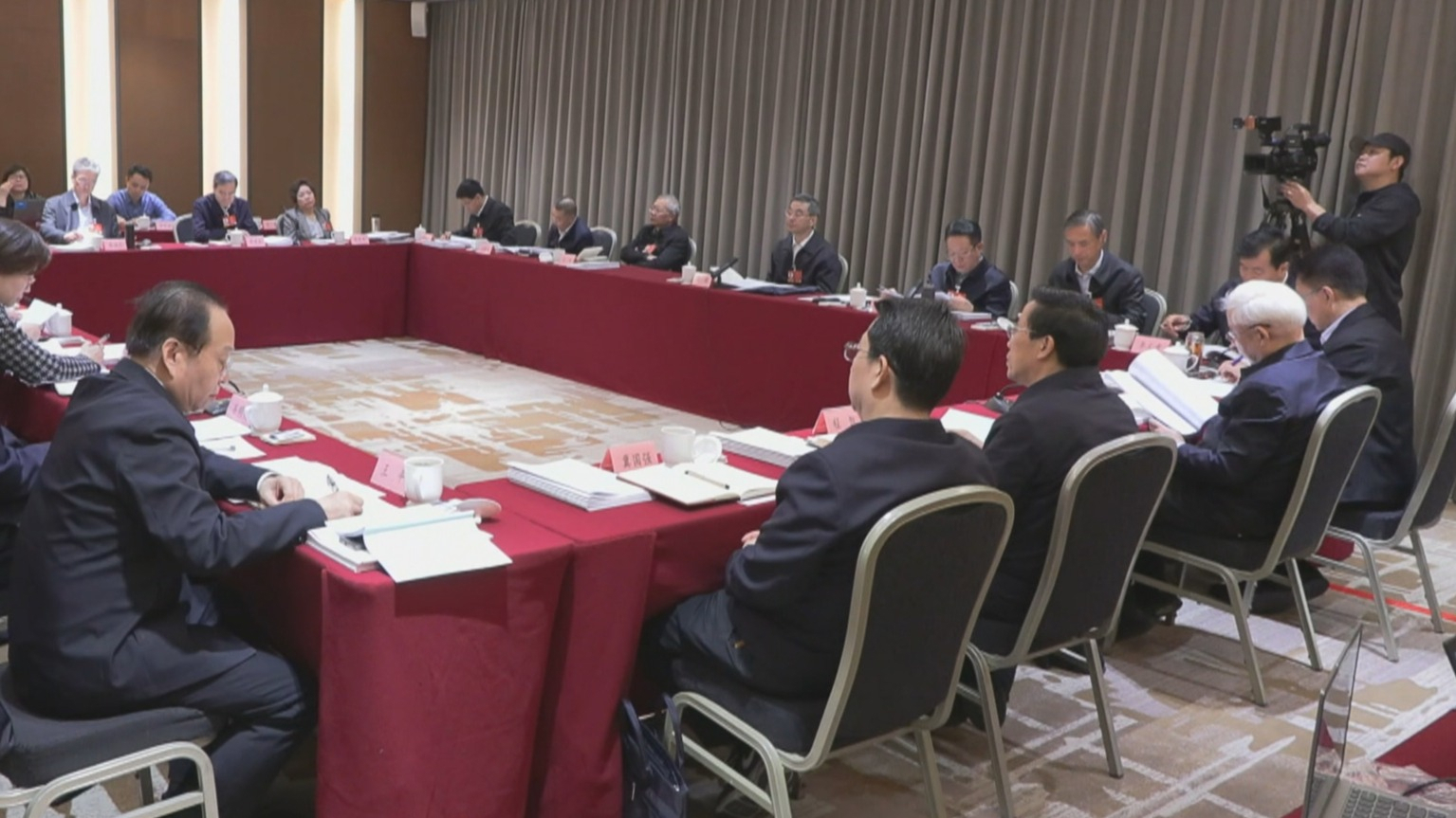 春启新程·聚焦2026全国两会｜全国政协委员分组讨论政府工作报告 魏小东发言
