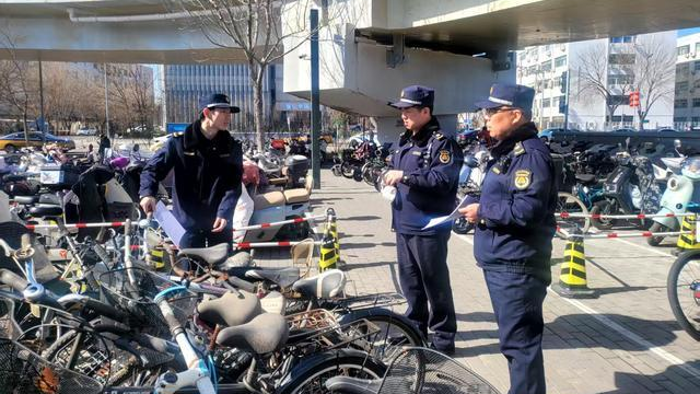 清河站地区执法大队开展废旧非机动车专项整治行动 清河站地区执法大队开展废旧非机动车专项整治行动