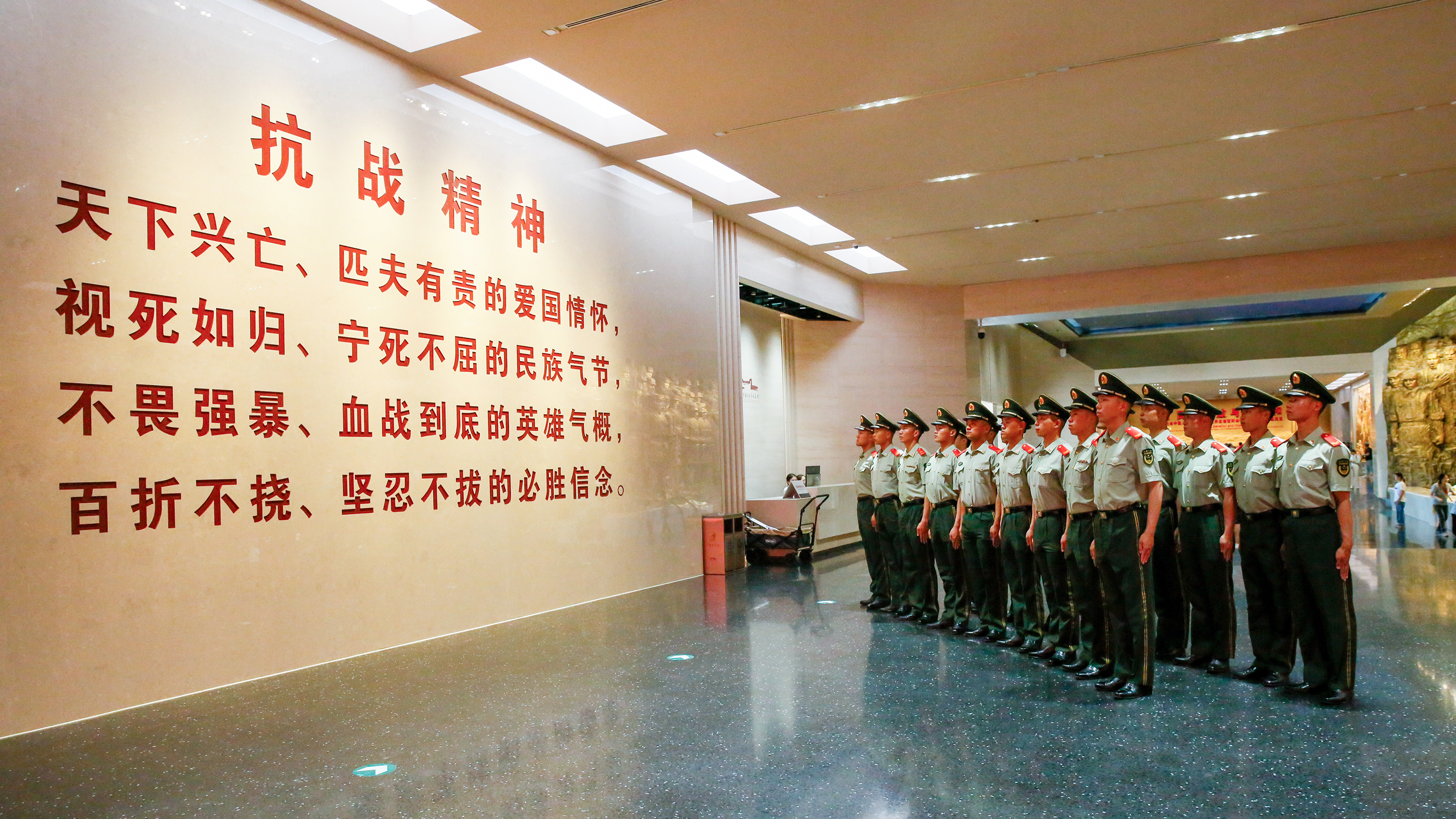 武警官兵参观抗日战争纪念馆汲取强军力量 武警官兵参观抗日战争纪念馆汲取强军力量