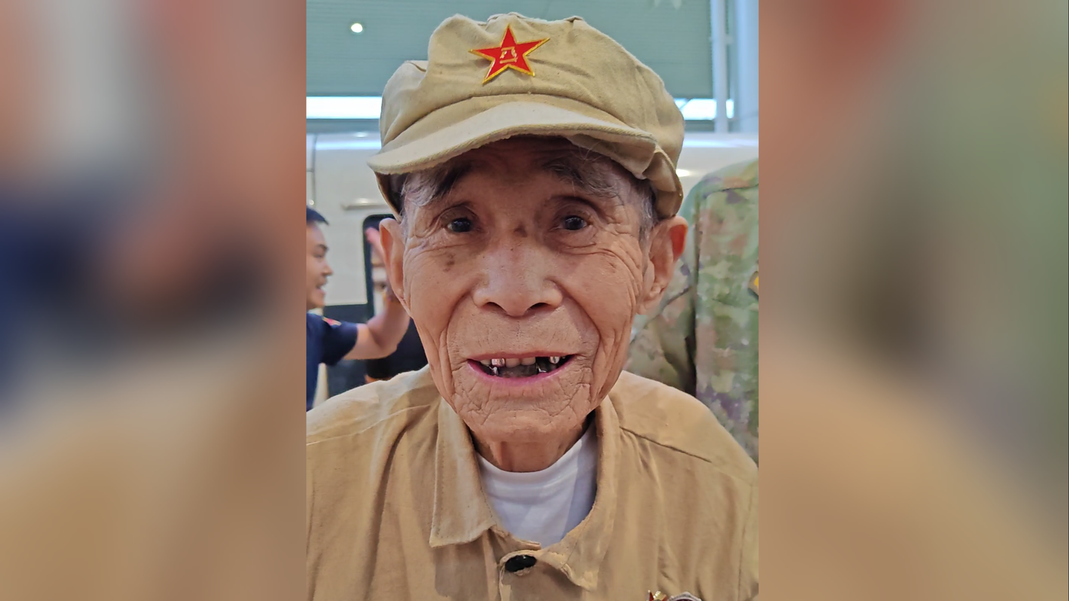 92岁志愿军老兵杨天银奔赴千里，接第十二批在韩志愿军烈士遗骸回国