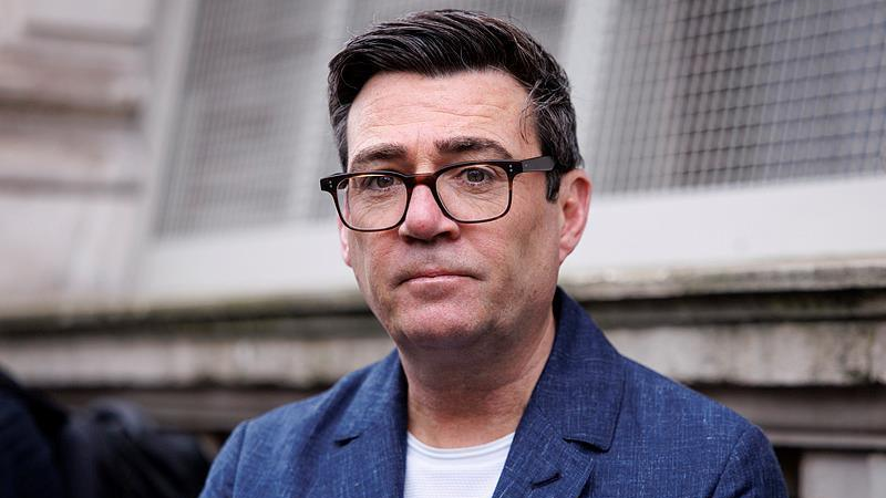 英国工党党魁热门人选伯纳姆正式宣誓就任议员