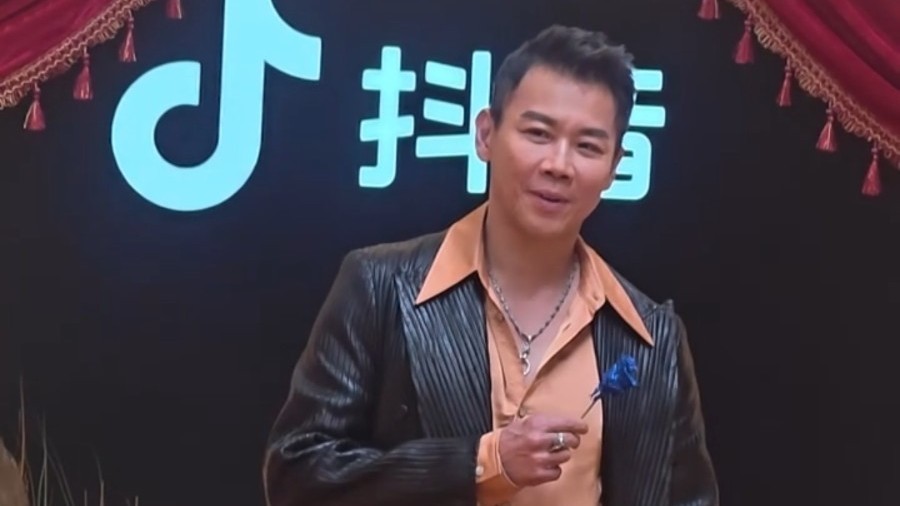 “R&B教父”来袭!陶喆一身酷黑皮衣亮相 “R&B教父”来袭!陶喆一身酷黑皮衣亮相